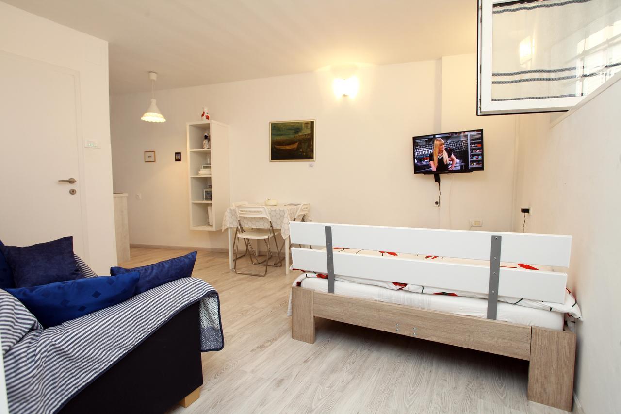 Apartma Mery ไพราน ภายนอก รูปภาพ