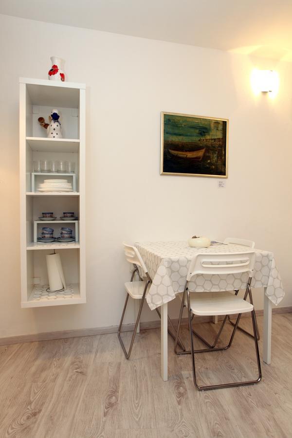 Apartma Mery ไพราน ภายนอก รูปภาพ